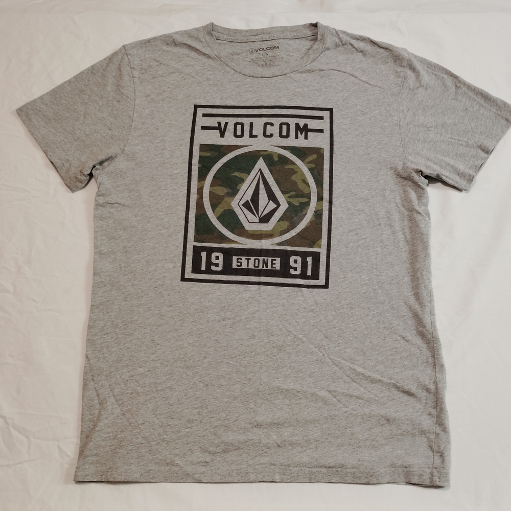 Volcom Men's Heather Gray Short Sleeve Logo Tee with Camo Accent